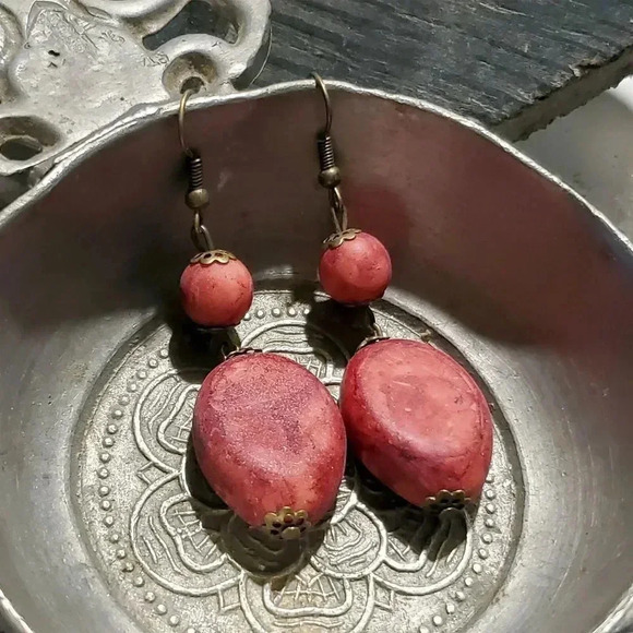 Rustic Bronze Metal Mottled Red Lightweight Acrylic Handcrafted Dangle Earrings - Picture 3 of 5